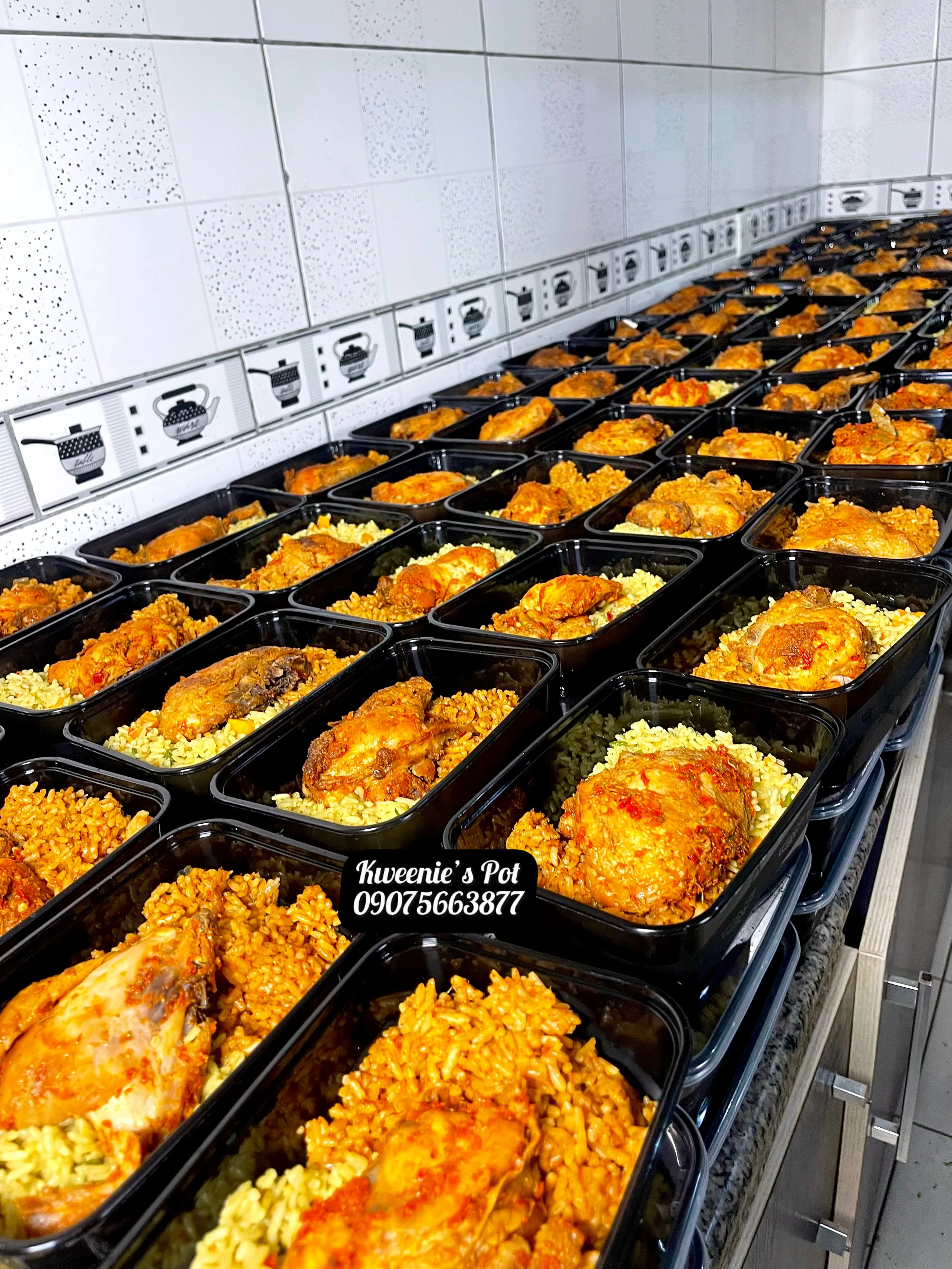 Mass jollof rice production for large-scale catering