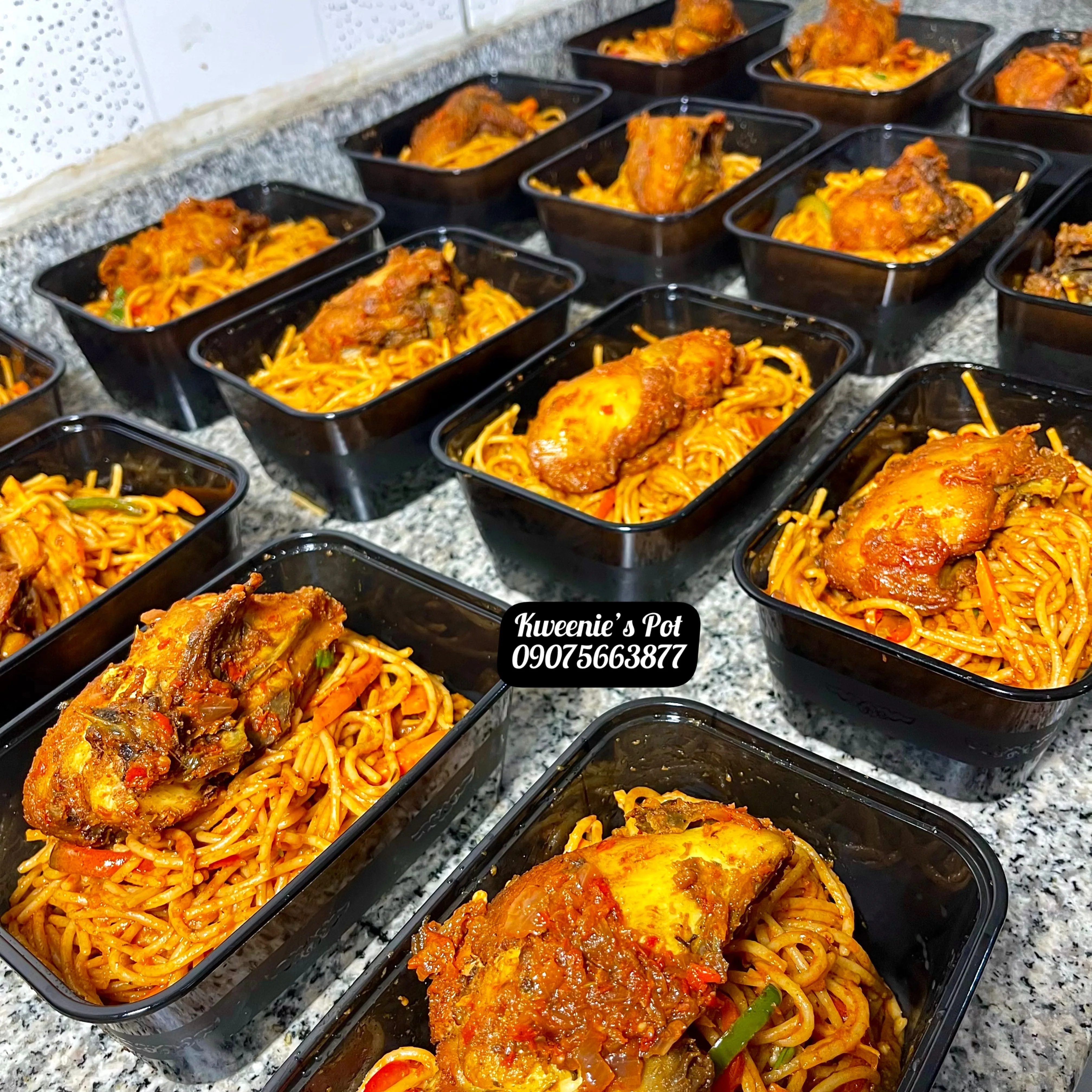 Spaghetti and chicken packed for bulk delivery